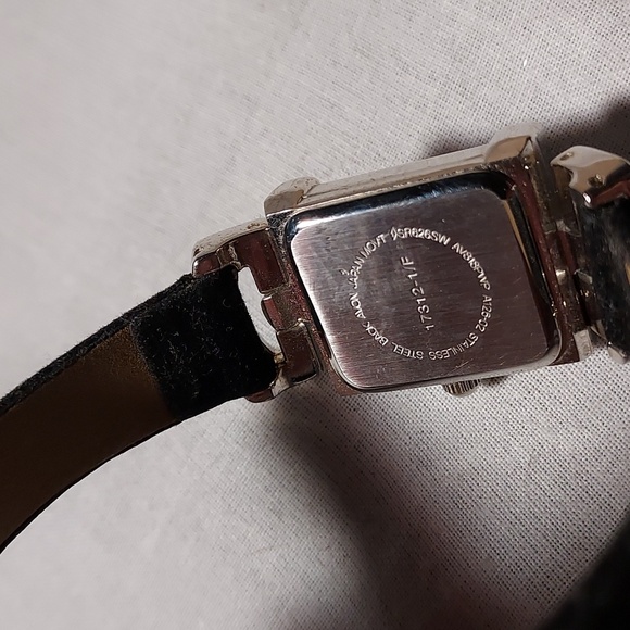 Vintage Avon Marcasite Style Women's Quartz Watch Silver Tone - Picture 4 of 7